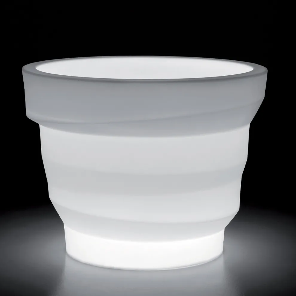 Helle Gartenvase aus Polyethylen mit LED Made in Italy - Poldo