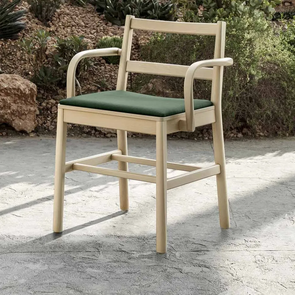 Massiver Buchenstuhl mit Armlehnen und gepolstertem Sitz Made in Italy - Nora