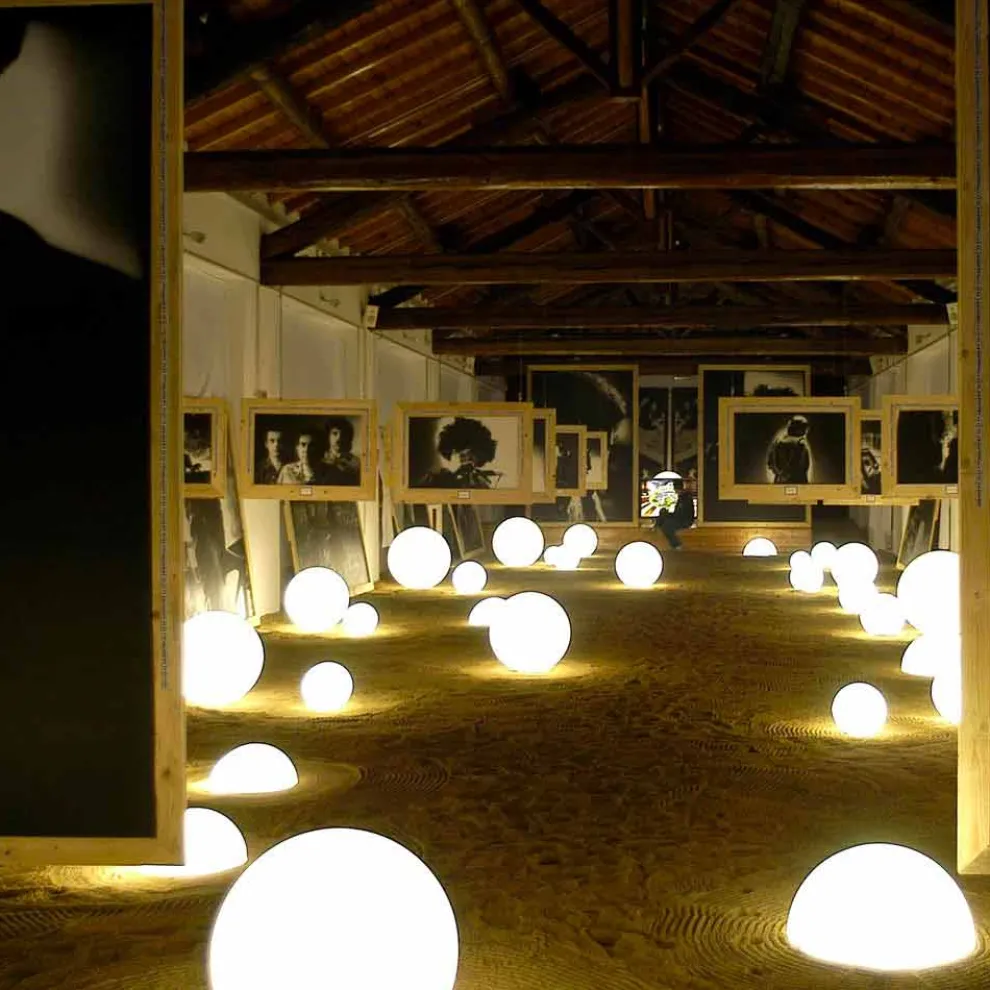 Moderne Boden- / Tischlampe Globus, hergestellt in Italien