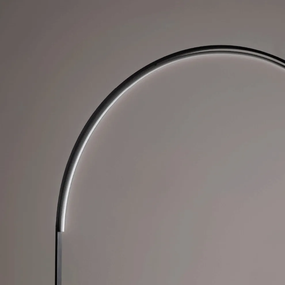 Moderne Stehlampe mit dimmbarem LED-Licht aus lackiertem Metall – Picea