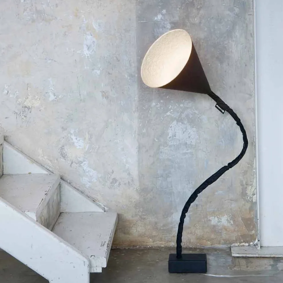 Moderne Stehlampe In-es.artdesign Blumentafel aus Harz