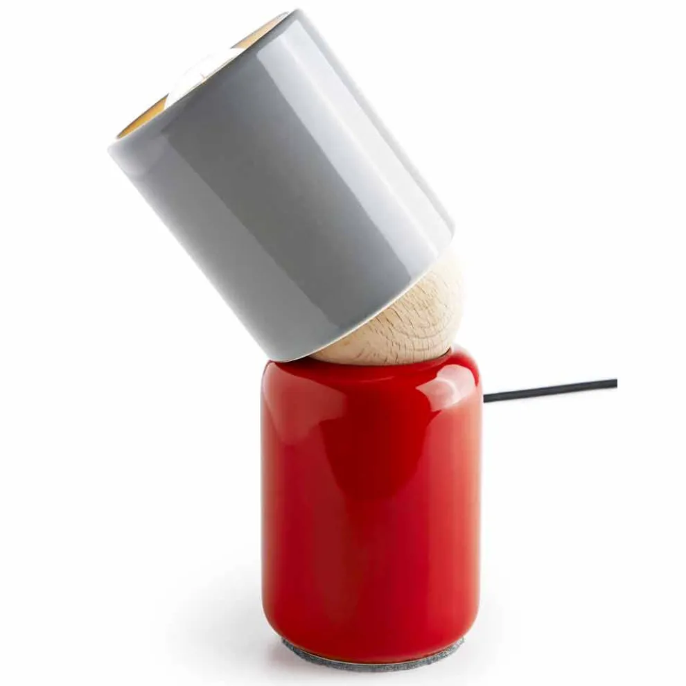 Moderne Tischlampe aus Keramik und Buchenholz hergestellt in Italien, Asien