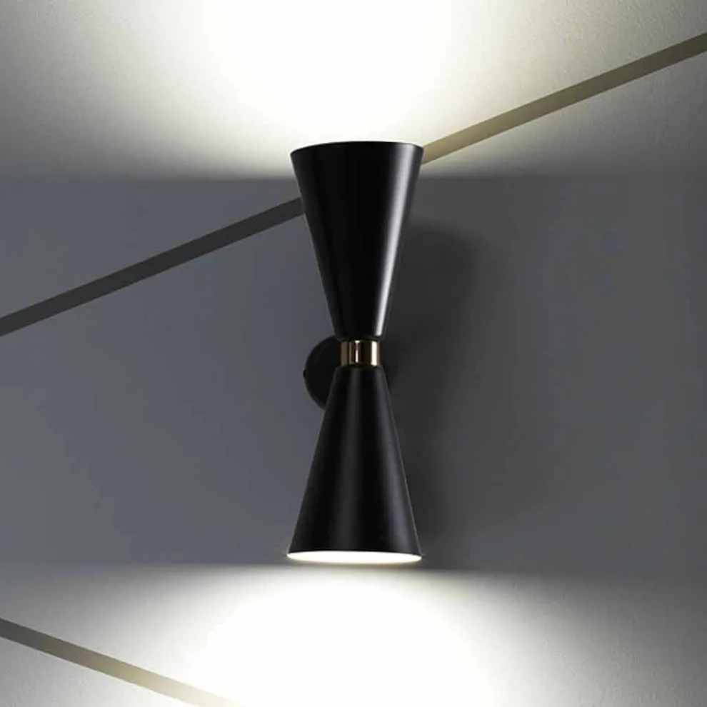 Moderne Wandleuchte mit mattschwarzer Metallstruktur Made in Italy - Zaira