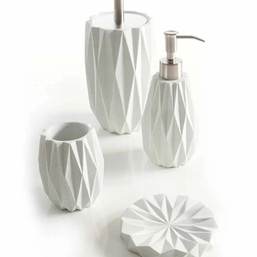 Moderner Badezimmerzubehörsatz hergestellt mit weißem Harz Levice