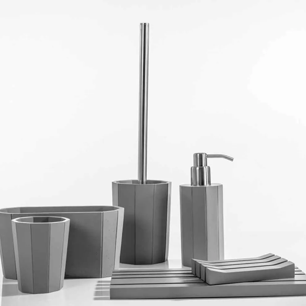 Moderner Badezimmerzubehörsatz hergestellt mit Harz Rivello