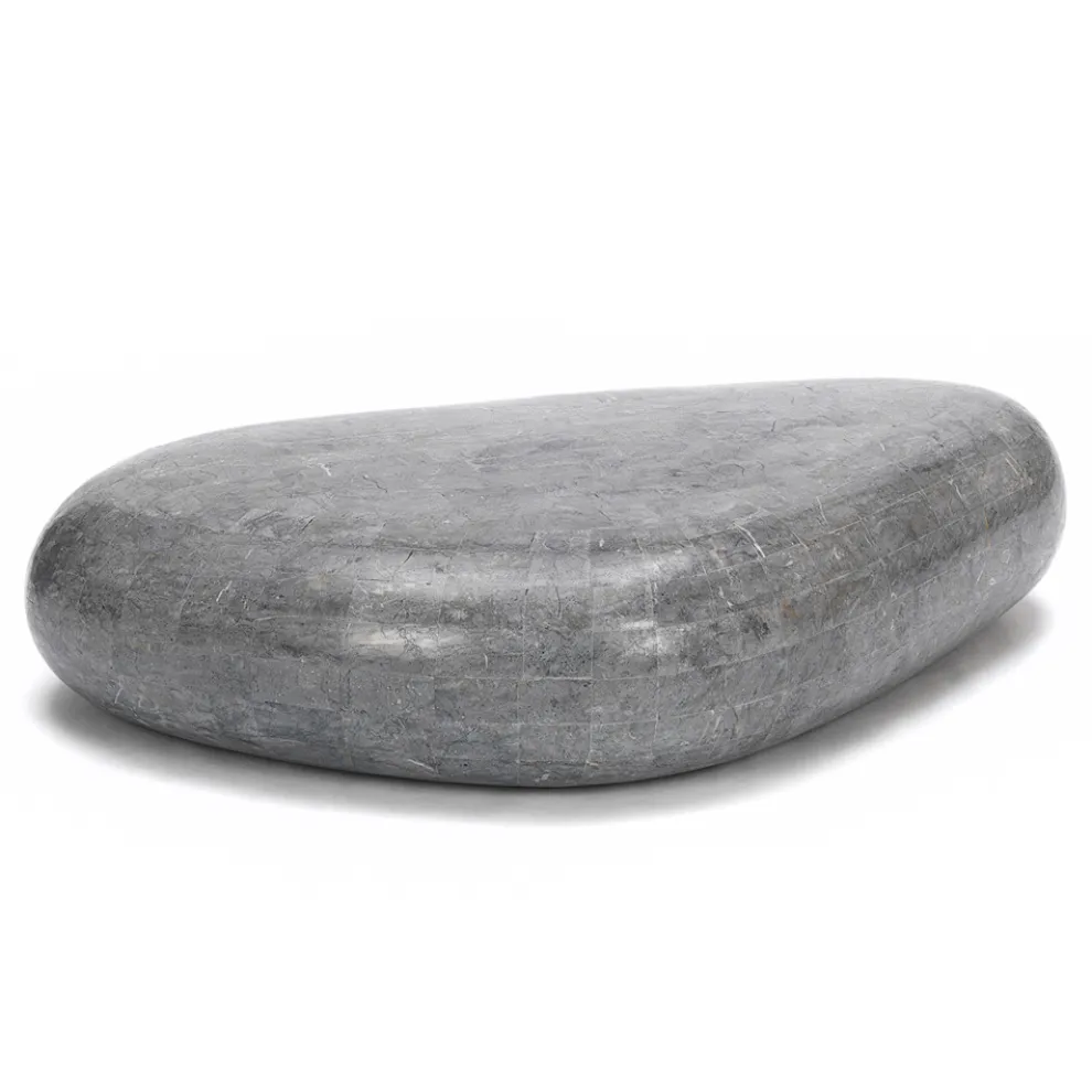 Moderner Couchtisch aus geformtem Fossilstein - Beth