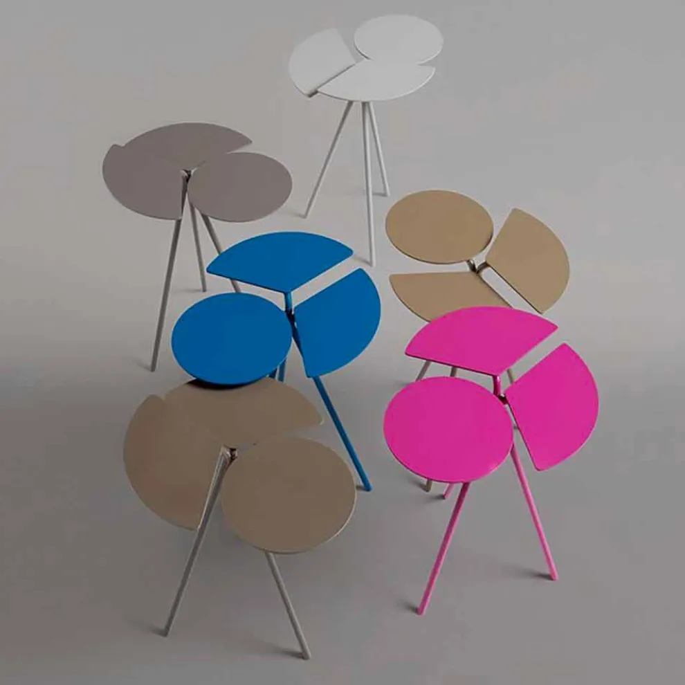 Moderner Couchtisch aus farbigem Blech mit originellem Design – Marienkäfer