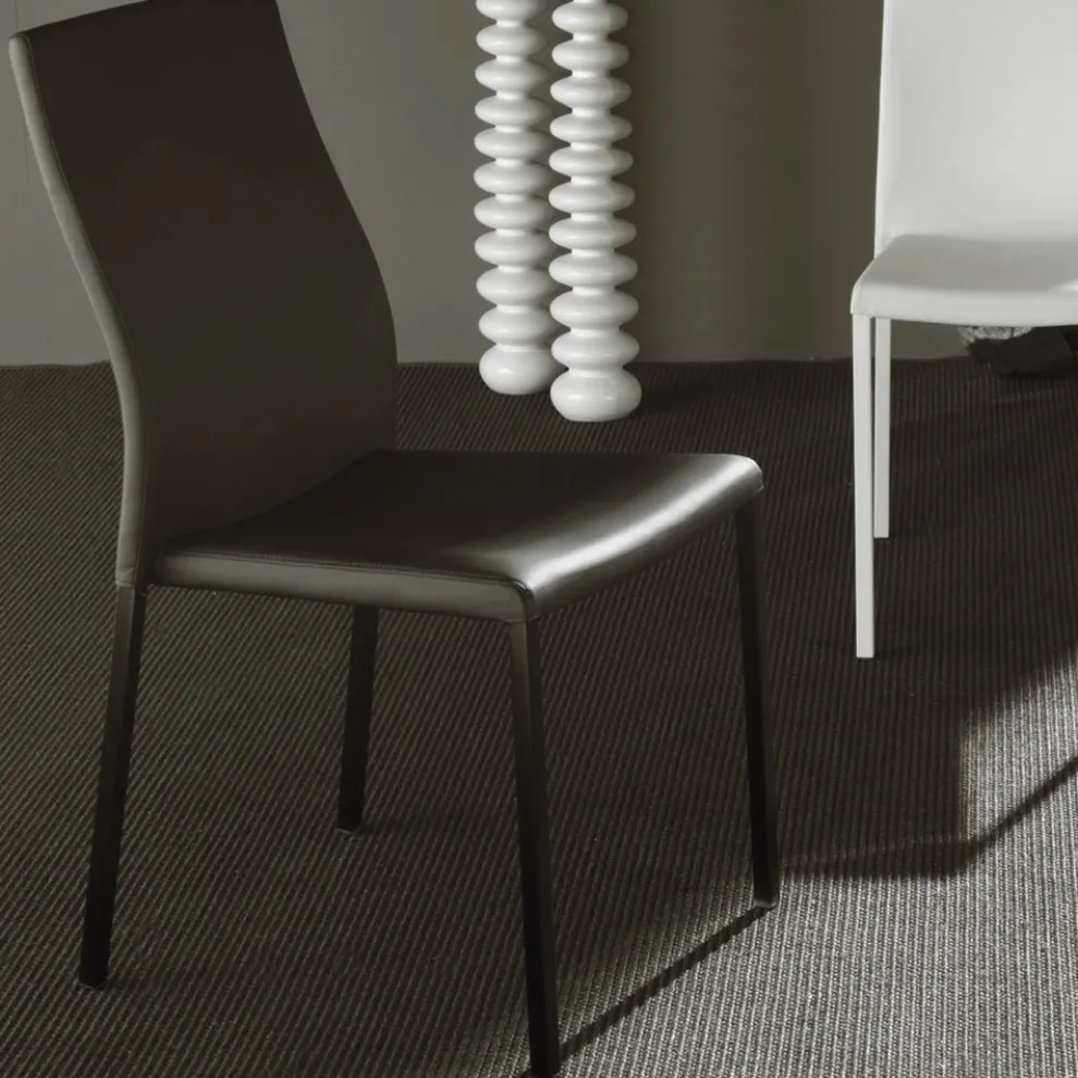 Moderner Esszimmerstuhl aus lackiertem Metall und Kunstledersitz, 4 Stück - Alba