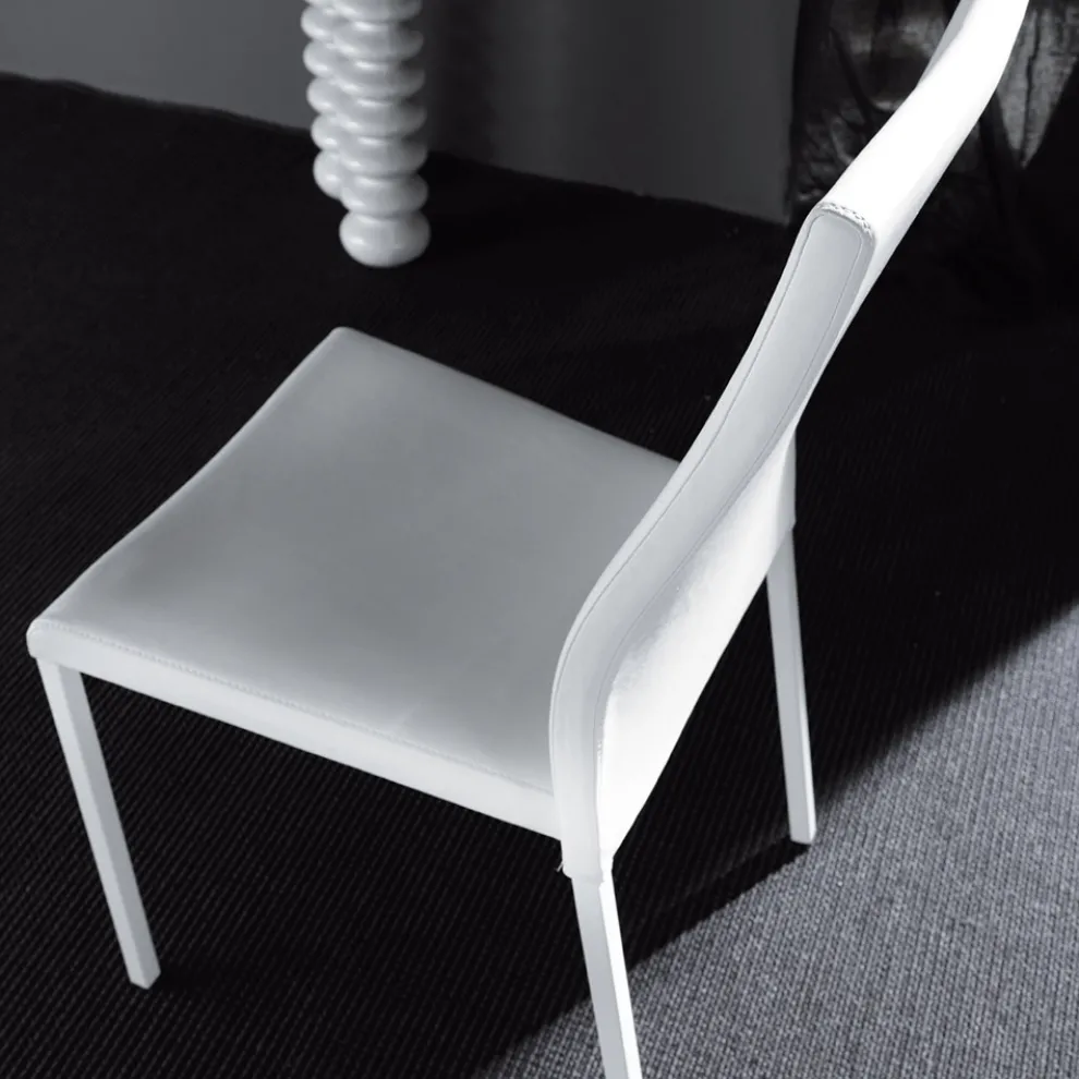 Moderner Esszimmerstuhl aus lackiertem Metall und Kunstledersitz, 4 Stück - Alba