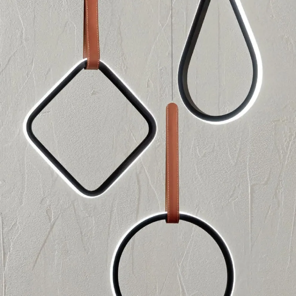 Moderner Kronleuchter mit geometrischen Formen aus Metall und Kunstleder – Zypresse