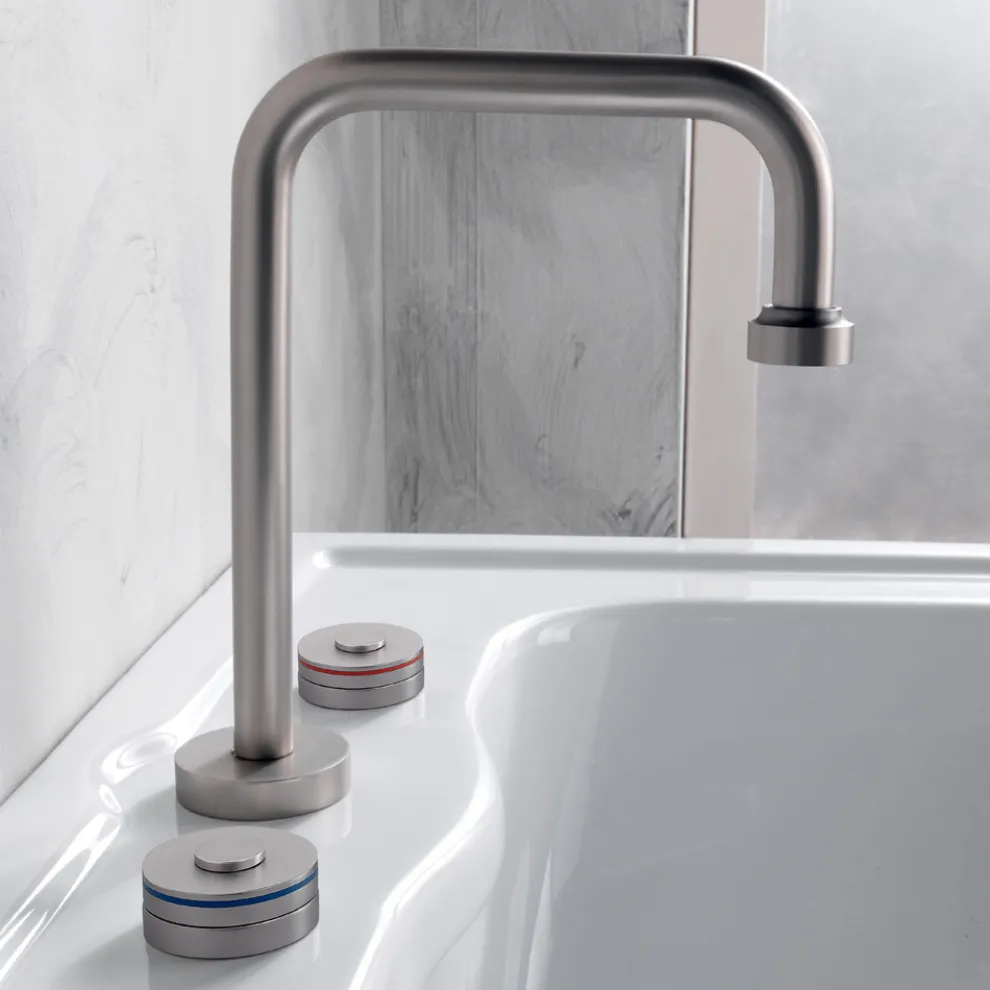 Moderner 3-Loch-Waschtischmischer mit roten und blauen Linien, hergestellt in Italien – Quito