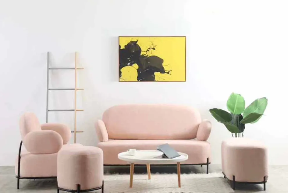 Moderner quadratischer Hocker gepolstert und mit puderrosa Stoff bezogen - Pocus