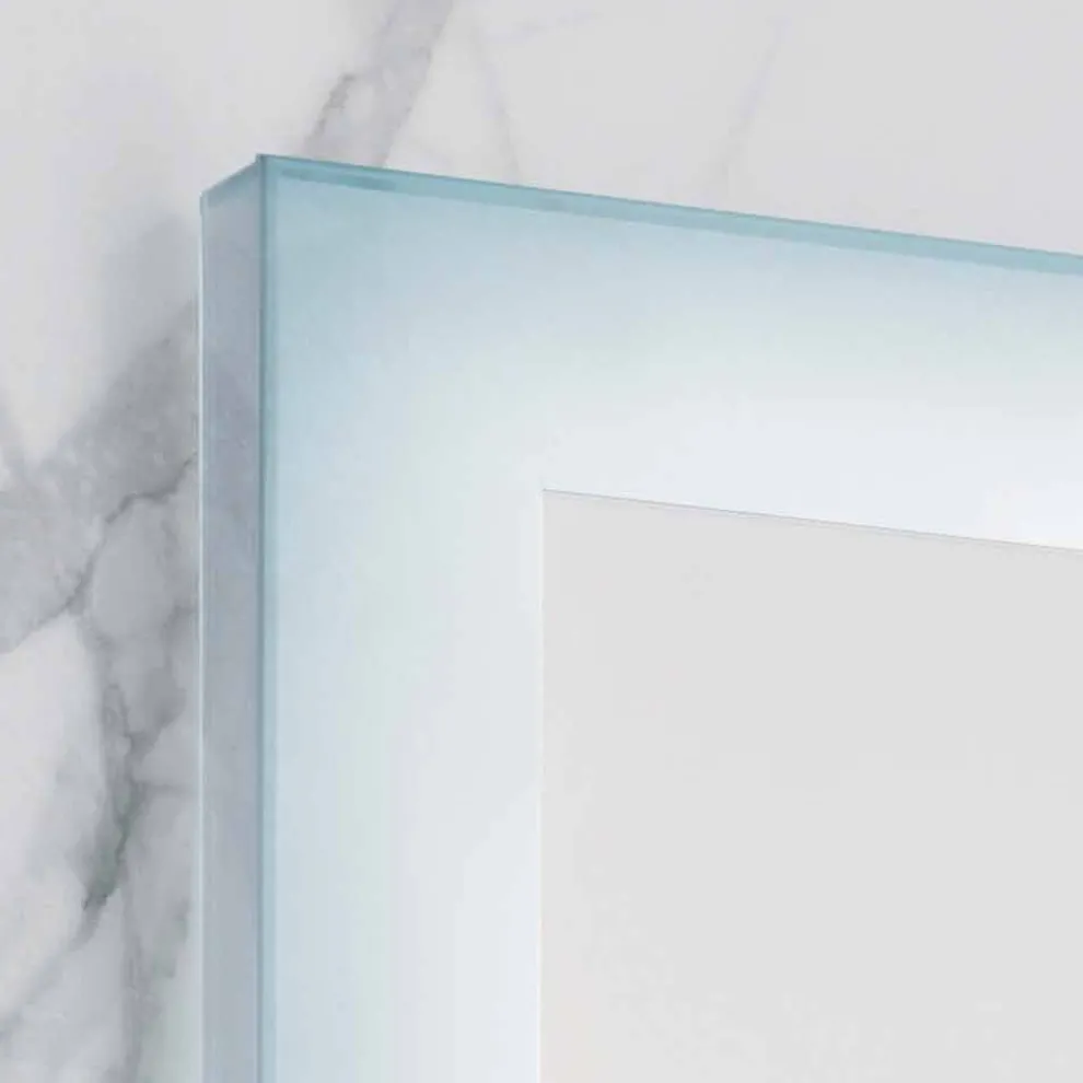 Moderner Spiegel mit Milchglaskanten, LED-Beleuchtung, Ady