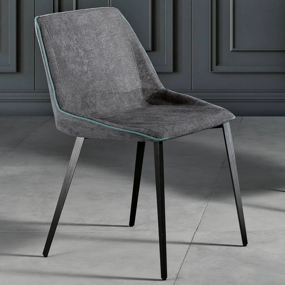 Moderner Stuhl aus Stoff und dreieckigen Beinen, hergestellt in Italien, Oriella