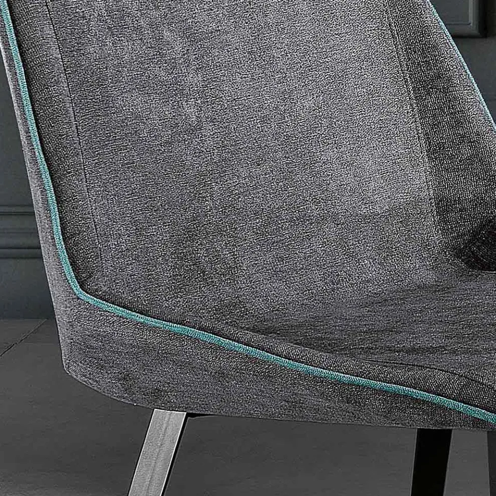 Moderner Stuhl aus Stoff und dreieckigen Beinen, hergestellt in Italien, Oriella