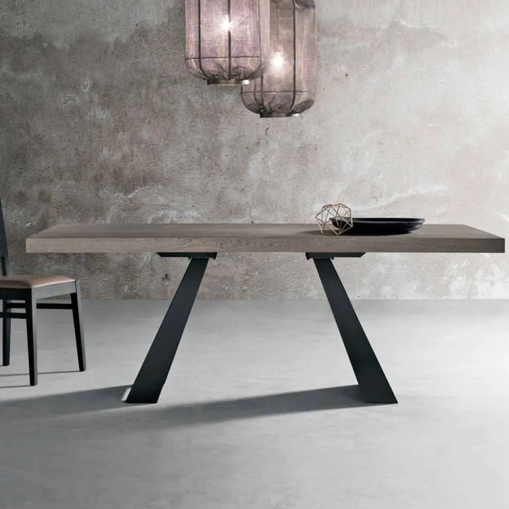 Moderner Tisch aus geknotetem Eichenholz, hergestellt in Italien, Zerba