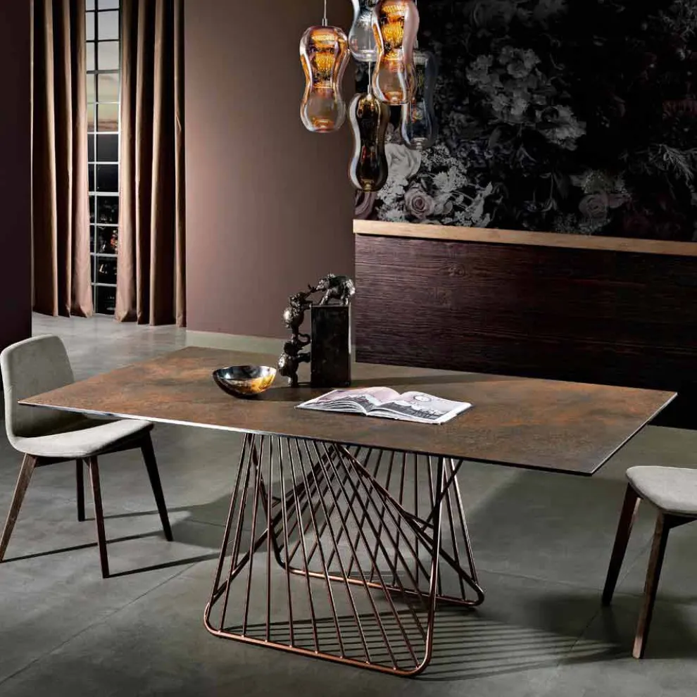 Moderner Tisch mit glaskeramischer Oberfläche, hergestellt in Italien, Mitia