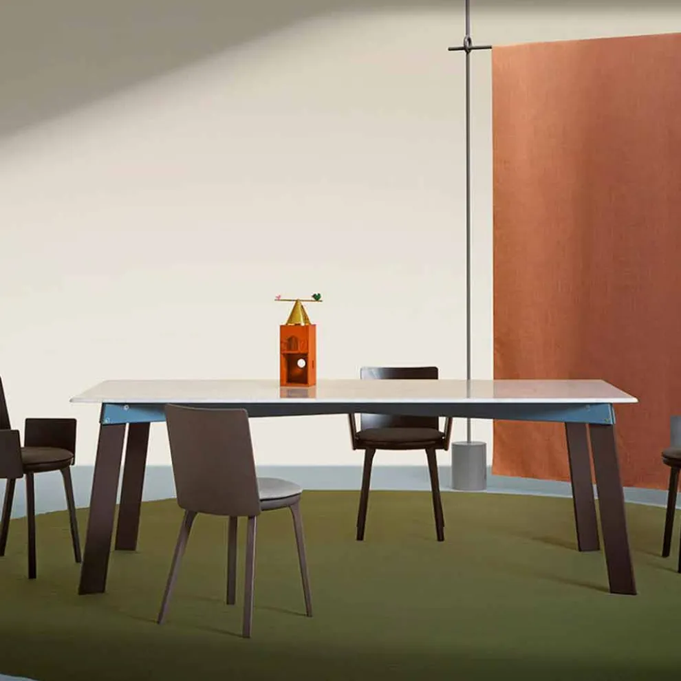 Moderner Wohnzimmertisch aus Stahl mit Designer-Marmorplatte – Aronte