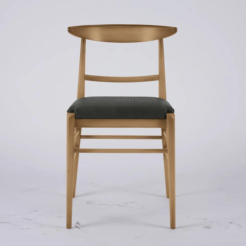 Moderner Wohnzimmerstuhl aus Stoff und Massivholz, hergestellt in Italien – Wilma