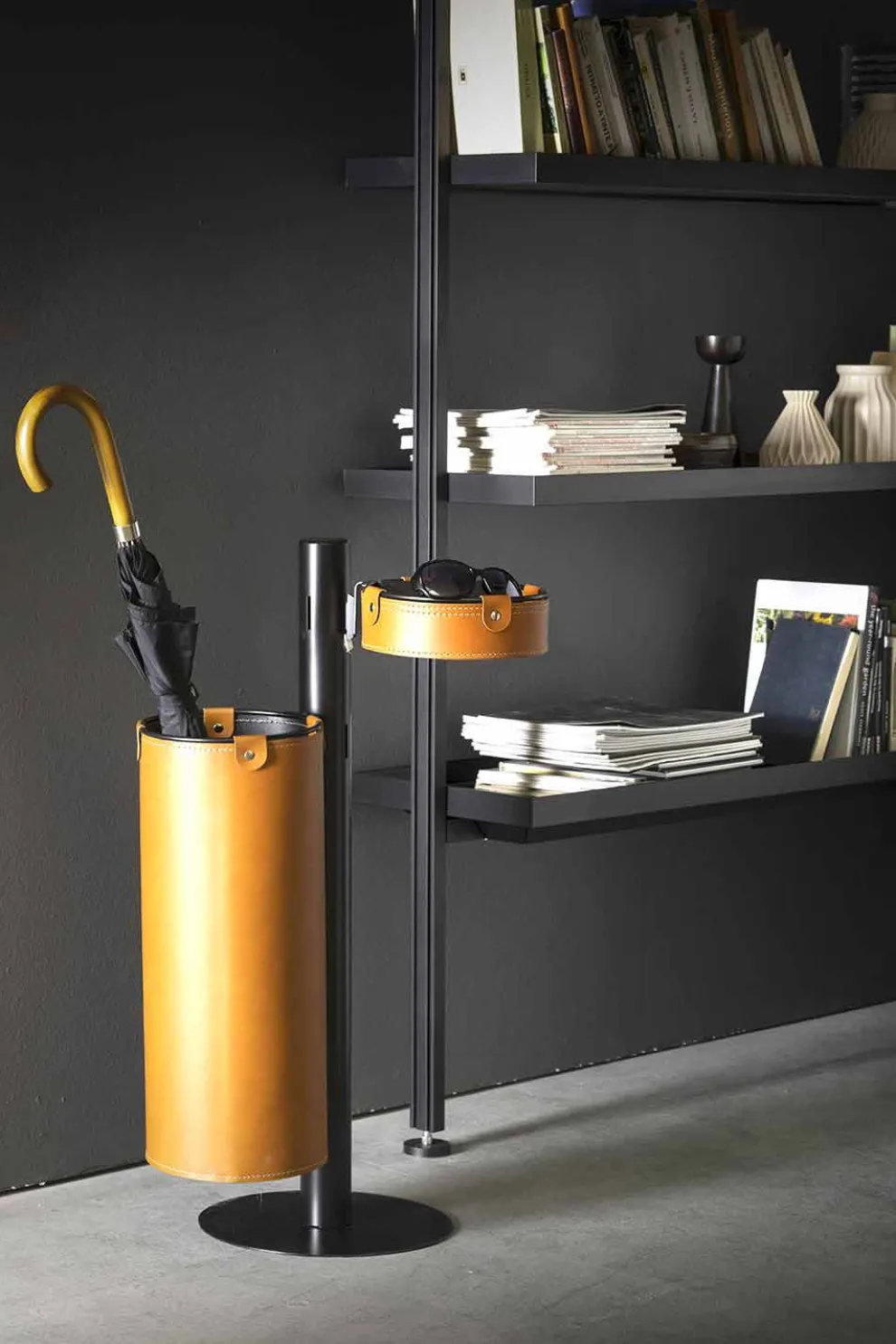 Modernes Design Leder Kleiderbügel Made in Italy - Adelfo