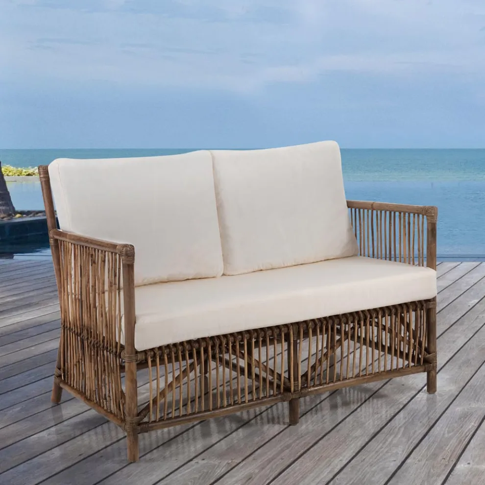 2-Sitzer-Außen- und Innensofa aus Rattan und Kissen aus 100 % Baumwolle – Boire
