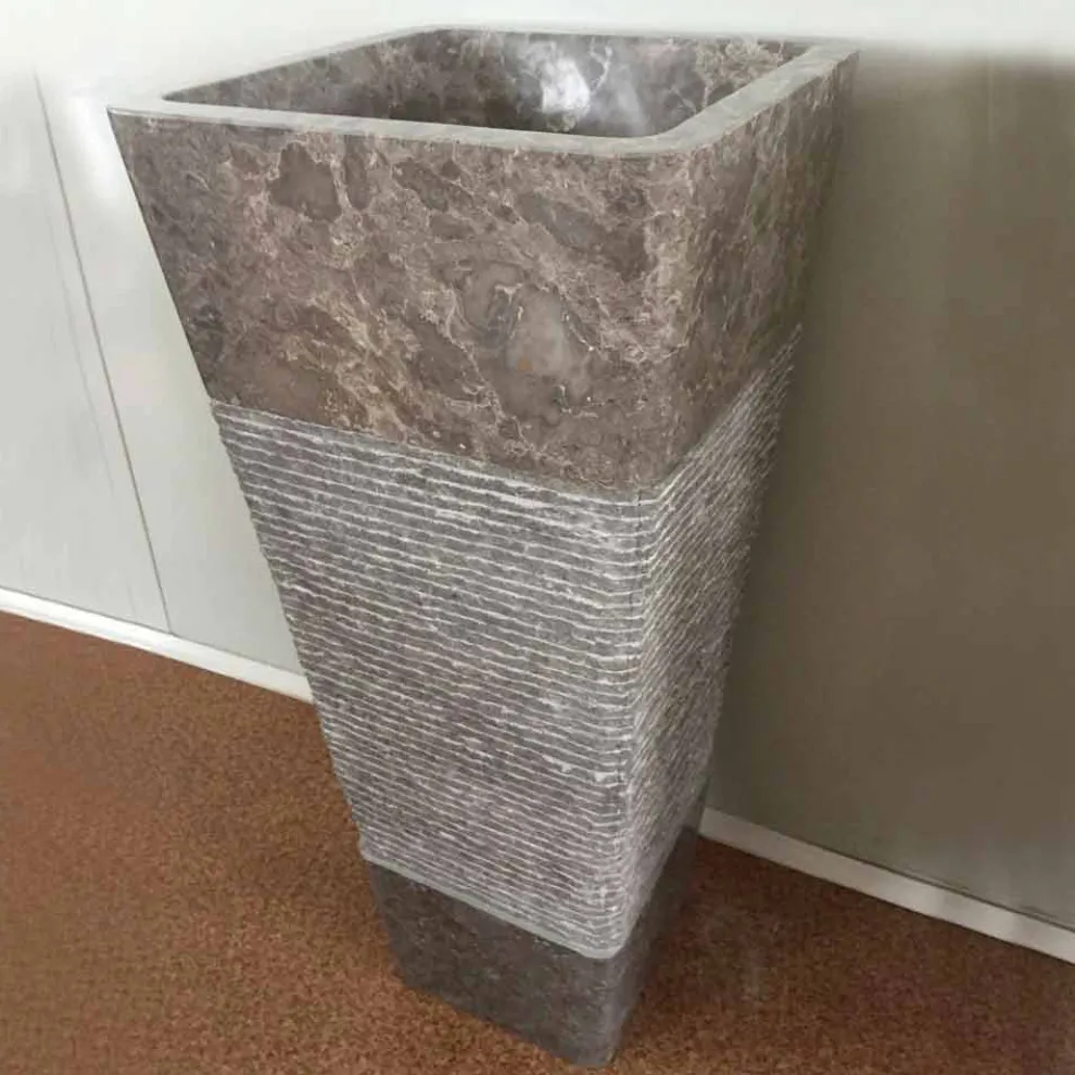 Natürliches graues Steindesign freistehendes Becken Taffy, Einzelstück