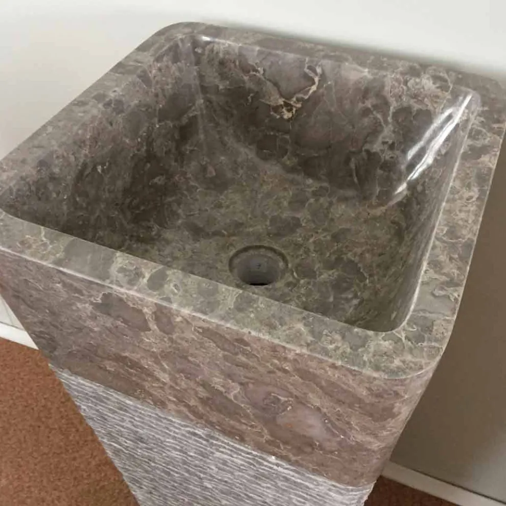 Natürliches graues Steindesign freistehendes Becken Taffy, Einzelstück