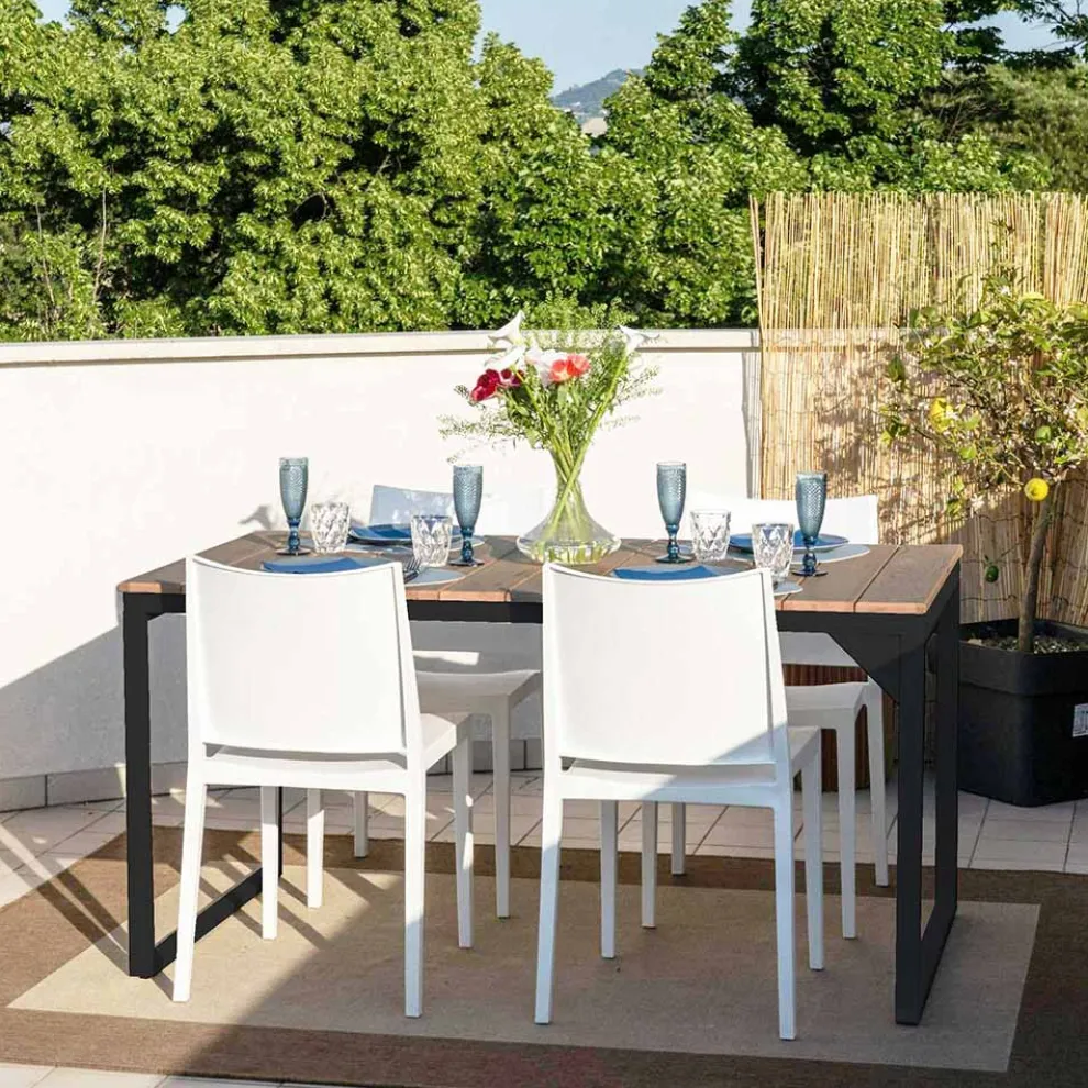 Gartentisch aus massivem Kiefernholz mit Metallfuß - Medino