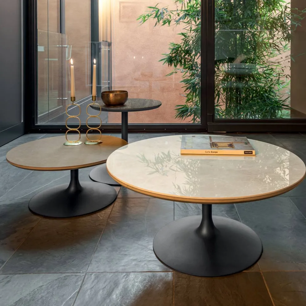 Niedriger Couchtisch aus Metall und Keramik in verschiedenen Größen - Amereo