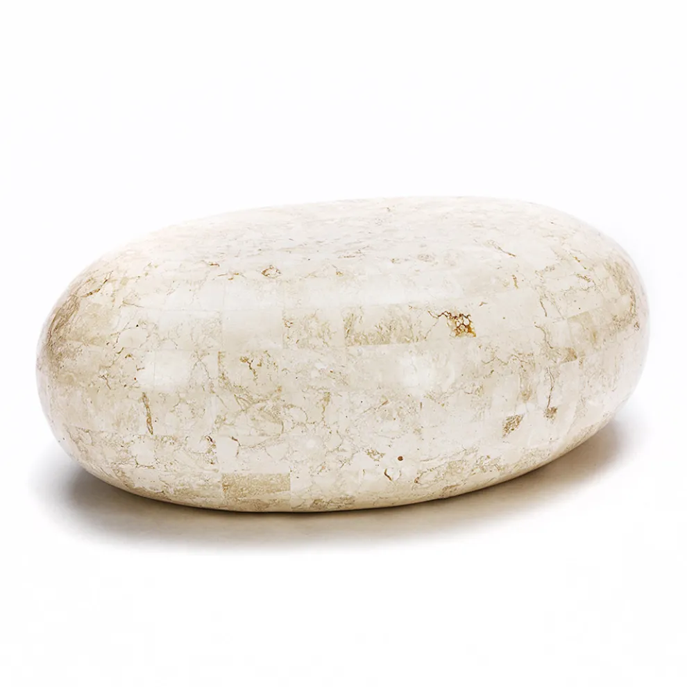 Ovaler Couchtisch aus weißem Fossilstein – Alfred