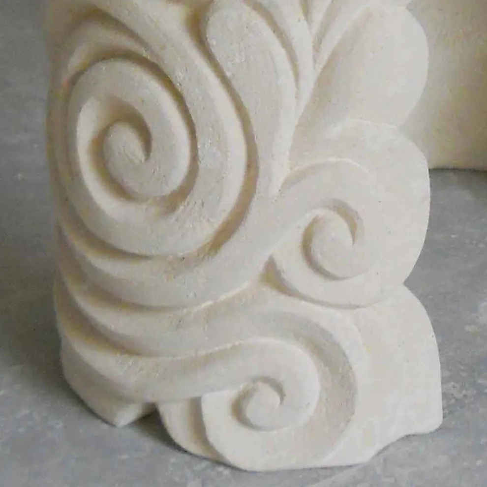 Ovaler Tisch aus Stein und Kristall in modenrem Design Aden