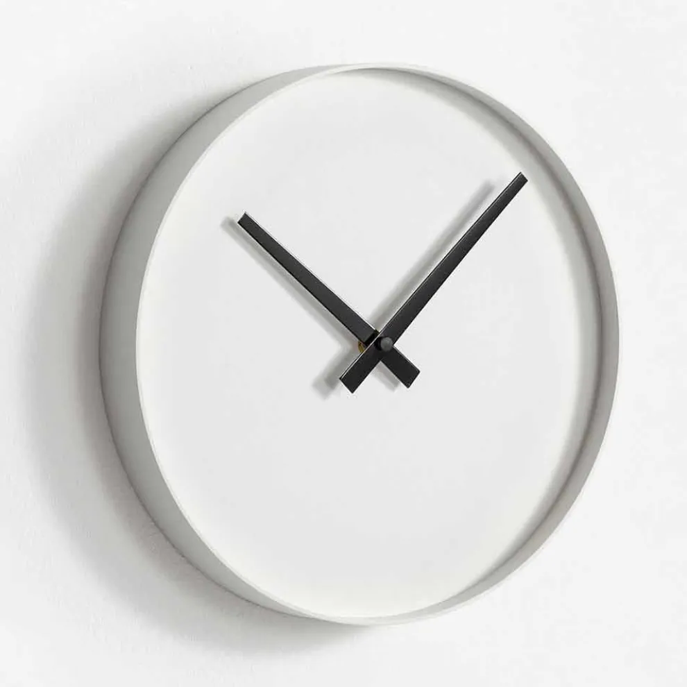 Runde Design Wanduhr aus matt lackiertem Metall - Orogio