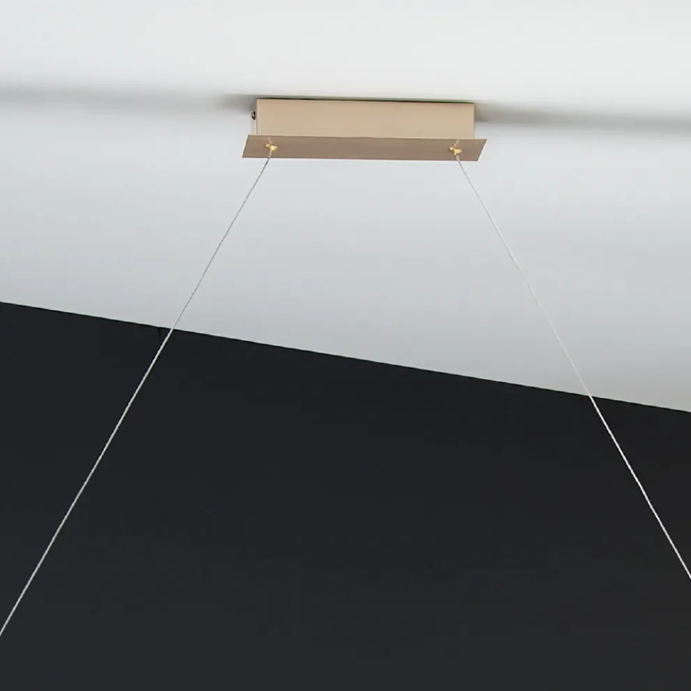 Pendelleuchte aus Metall mit Goldfinish und dimmbarer LED - Raiss