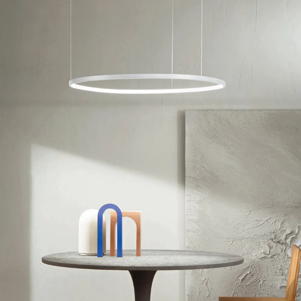 Pendelleuchte mit horizontaler runder LED-Leuchte aus Metall – Maulbeere