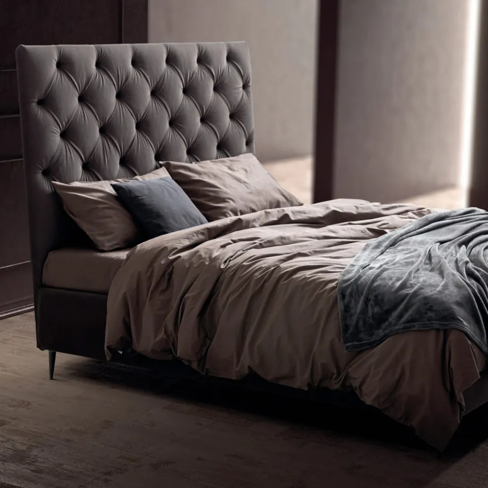 Doppelbett 160x190 mit hohem und gestepptem Kopfteil Made in Italy - Sallie