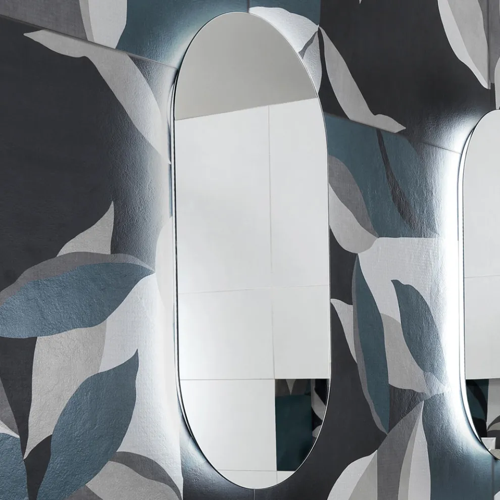 Polierter Drahtspiegel mit unregelmäßiger Form und Hintergrundbeleuchtung, hergestellt in Italien - Study