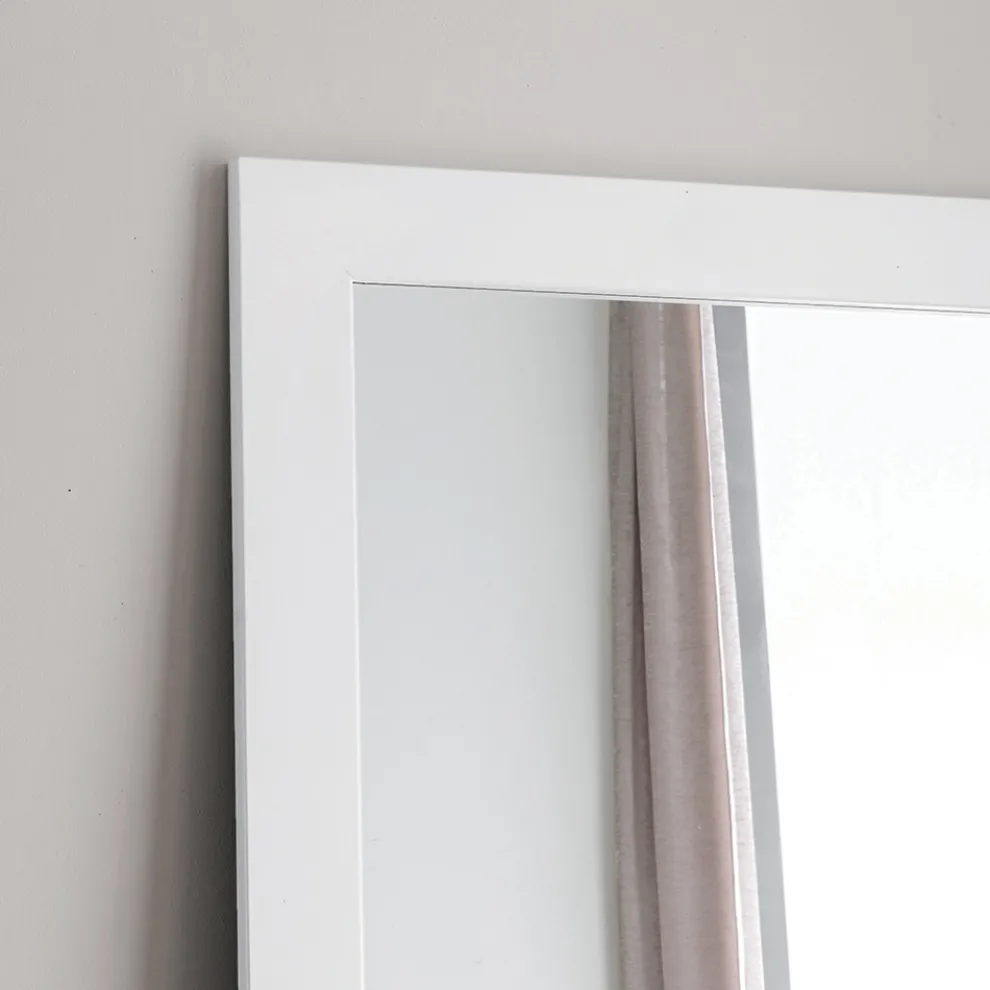 Spiegel mit Rahmen in verschiedenen Ausführungen, hergestellt in Italien – Belenus