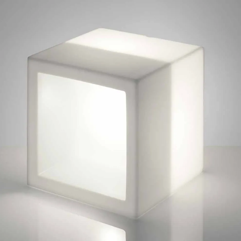 Würfelförmiges helles Regal mit modernem Design Slide Open Cube, hergestellt in Italien