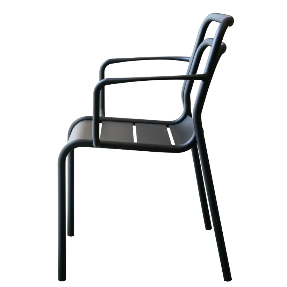 2 Innen- und Außensessel aus 100 % recyceltem Aluminium in verschiedenen Farben – Getränk