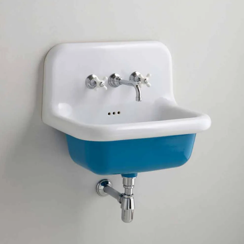 Rechteckige Keramikspüle mit farbigem Boden, Jordanien