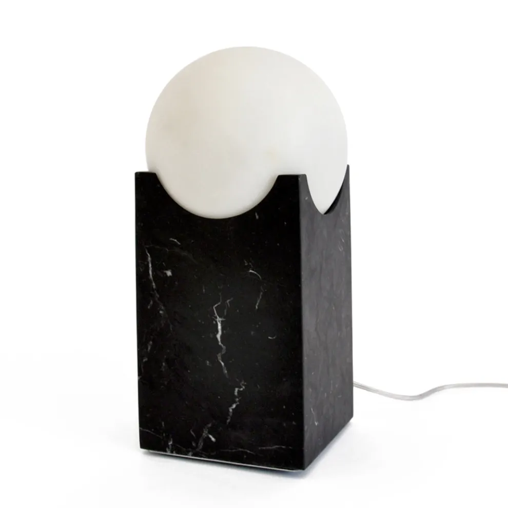 Rechteckige Lampe mit weißer Kugel und Marmorsockel Made in Italy - Koshi