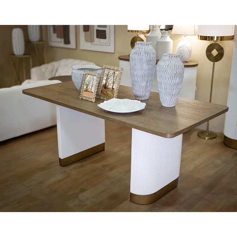 Rechteckiger Esstisch aus Holz mit Relieflinien verziert - Rachel