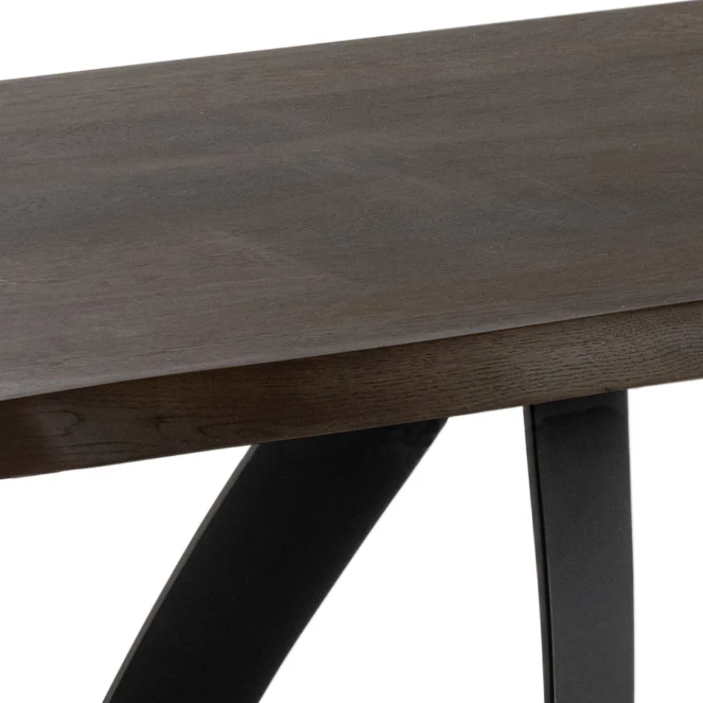 Rechteckiger Tisch mit Eichenfurnierplatte und Aluminiumgestell – Logan