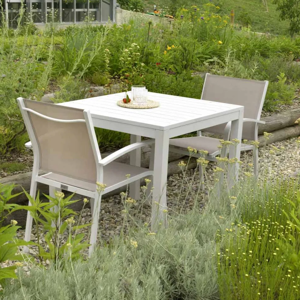 Fester quadratischer Gartentisch aus Aluminium - Marker