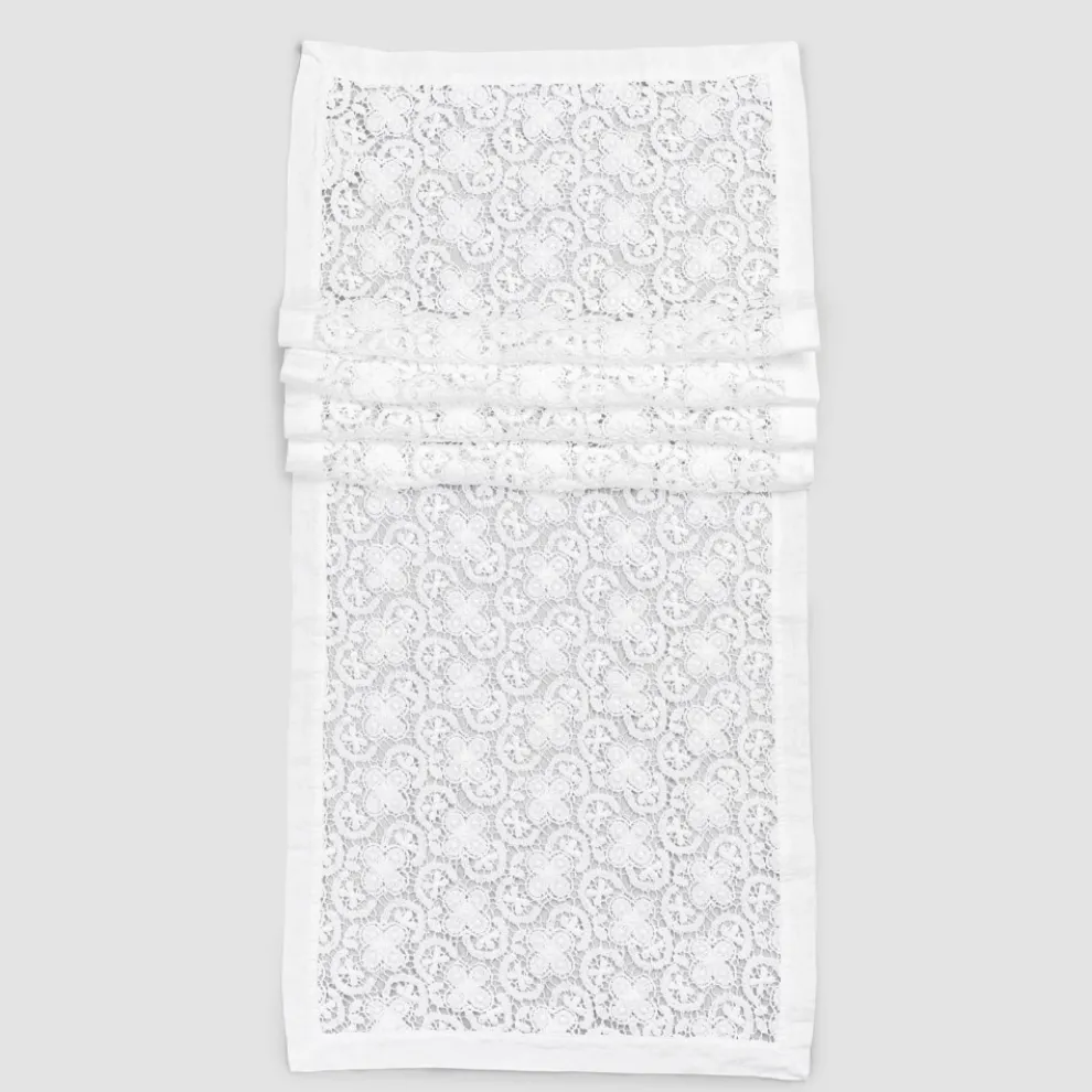 Weißer Tischläufer in gehäkelter Spitzenstickerei und Baumwollmischungskante - Giangi