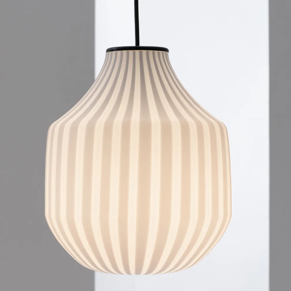 Runde Design-Hängelampe aus weißem Filigranglas - Caravan