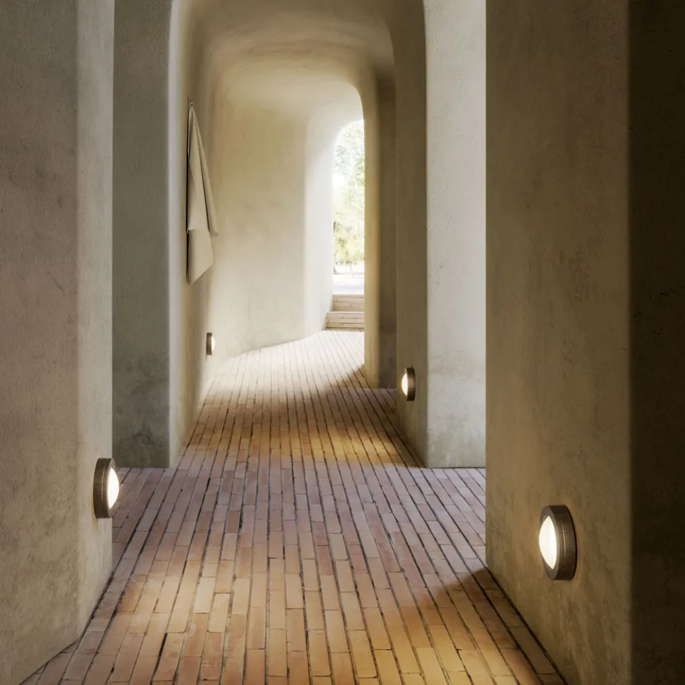 Runde Wandleuchte aus Messing mit optionalem Detail – Boot