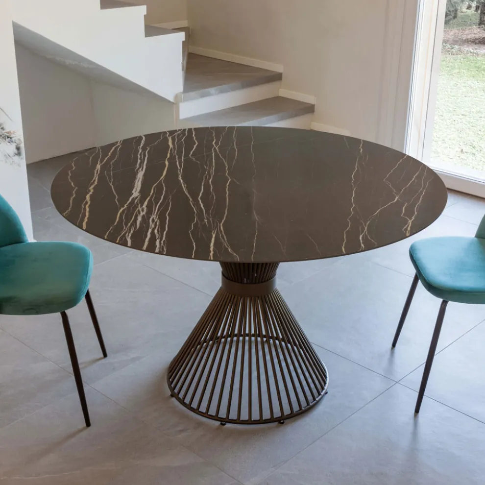 Runder Esstisch aus polierter Florim-Keramik und Stahlgestell – Denali