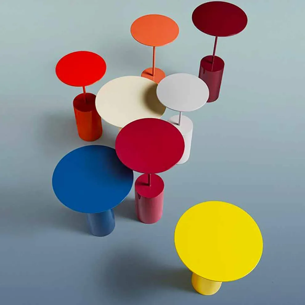 Runder farbiger Wohnzimmer-Couchtisch aus modernem Blechdesign – Cocktail