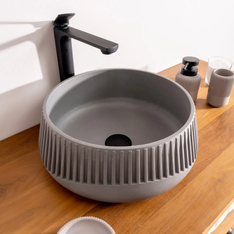 Rundes Aufsatzwaschbecken aus Zement und Harz – Ibisco